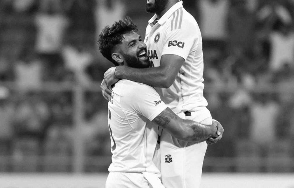 রঞ্জির দ্বিতীয় দিন: শামির চার উইকেট, ইশ্বরনের বড় ইনিংস আর সংখ্যার নীরবতা রঞ্জির দ্বিতীয় দিন: শামির চার উইকেট, ইশ্বরনের বড় ইনিংস আর সংখ্যার নীরবতা