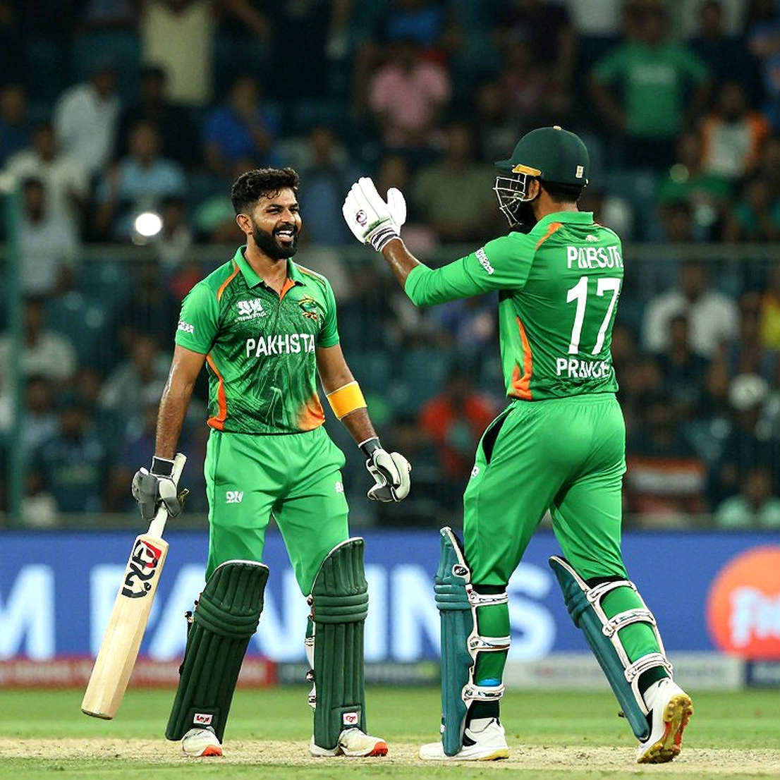 দুই ফ্রেমের মাঝখানে একটা ঘড়ি: দিল্লির ৪৭তম ওভার ও ক্রিকেটের টাইমড-আউট আইনের স্থাপত্য দুই ফ্রেমের মাঝখানে একটা ঘড়ি: দিল্লির ৪৭তম ওভার ও ক্রিকেটের টাইমড-আউট আইনের স্থাপত্য