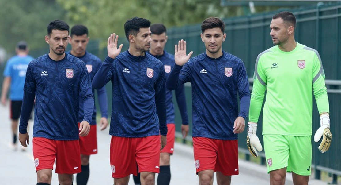 Xuan Son's Torn Hamstring: Vietnam's Single-Point Attacking Dependency and the Risk Layers of Naturalisation Investment Xuan Son's Torn Hamstring: Vietnam's Single-Point Attacking Dependency and the Risk Layers of Naturalisation Investment