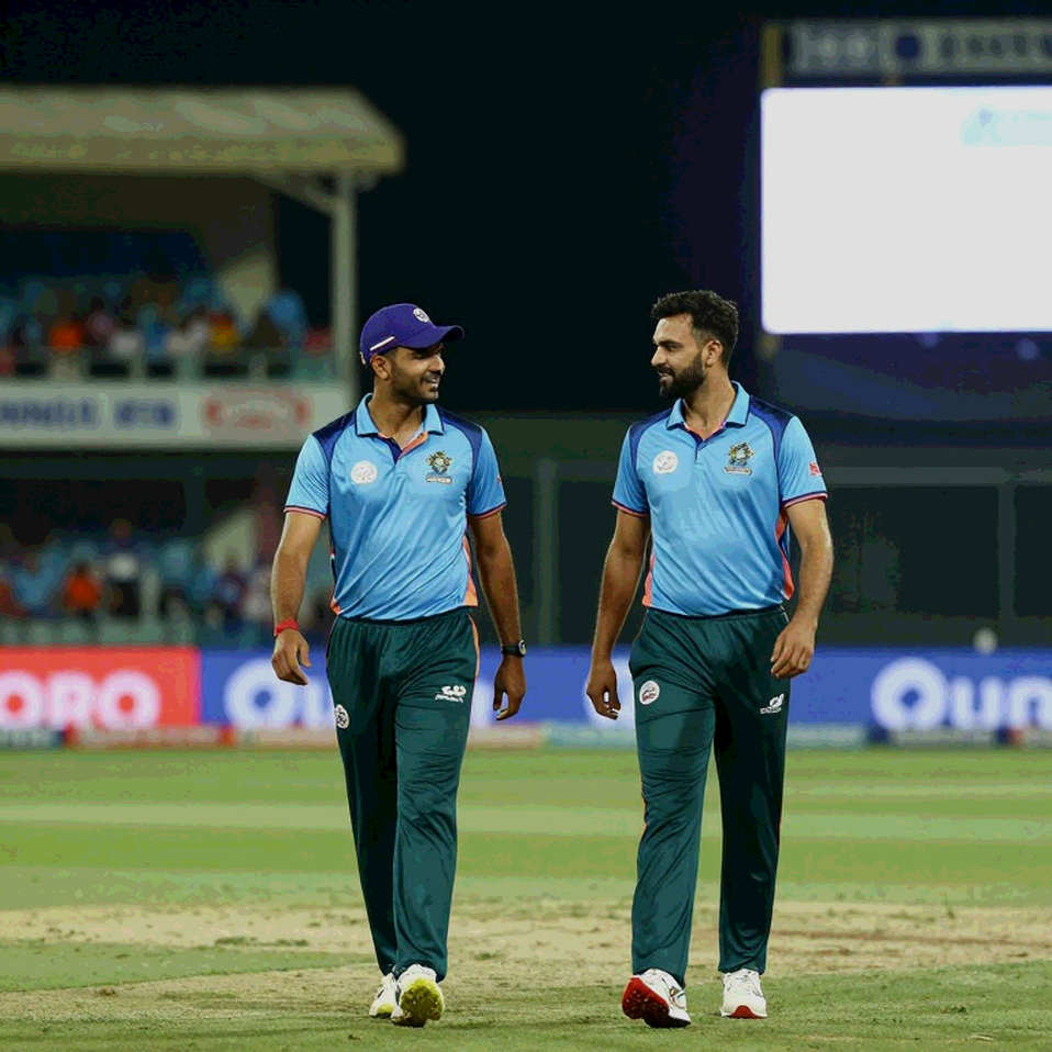 খুলনার খাতা থেকে এশিয়ার ক্যালেন্ডার: 'লোড ম্যানেজমেন্ট' কলামটা আসলে কে লিখছে খুলনার খাতা থেকে এশিয়ার ক্যালেন্ডার: 'লোড ম্যানেজমেন্ট' কলামটা আসলে কে লিখছে